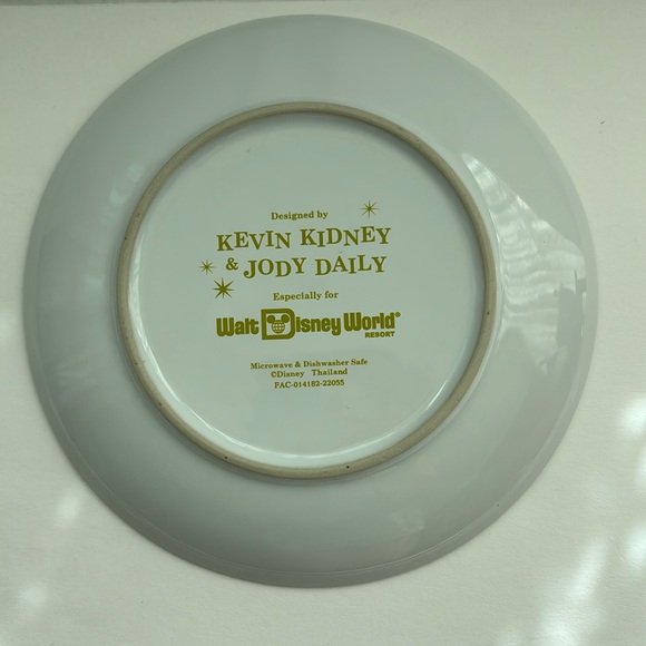 Disney Magic Kingdom 50th Anniversary Plate by Kevin & Jody Snow White Scary Adv - Picture 3 of 3